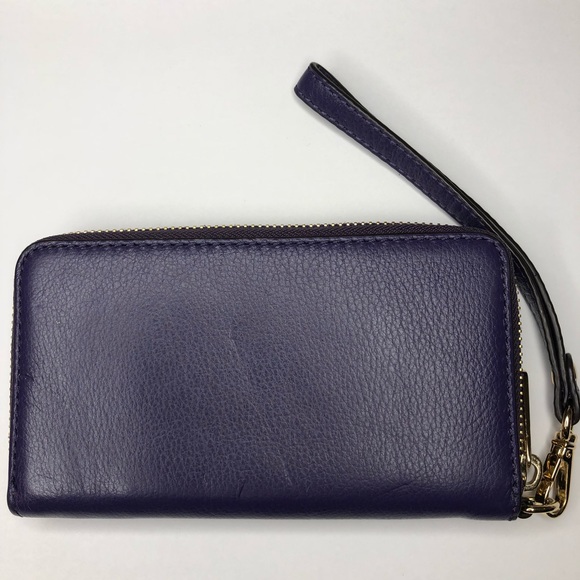 Michael Kors Mercer Leather Smartphone Wristlet - Picture 2 of 3